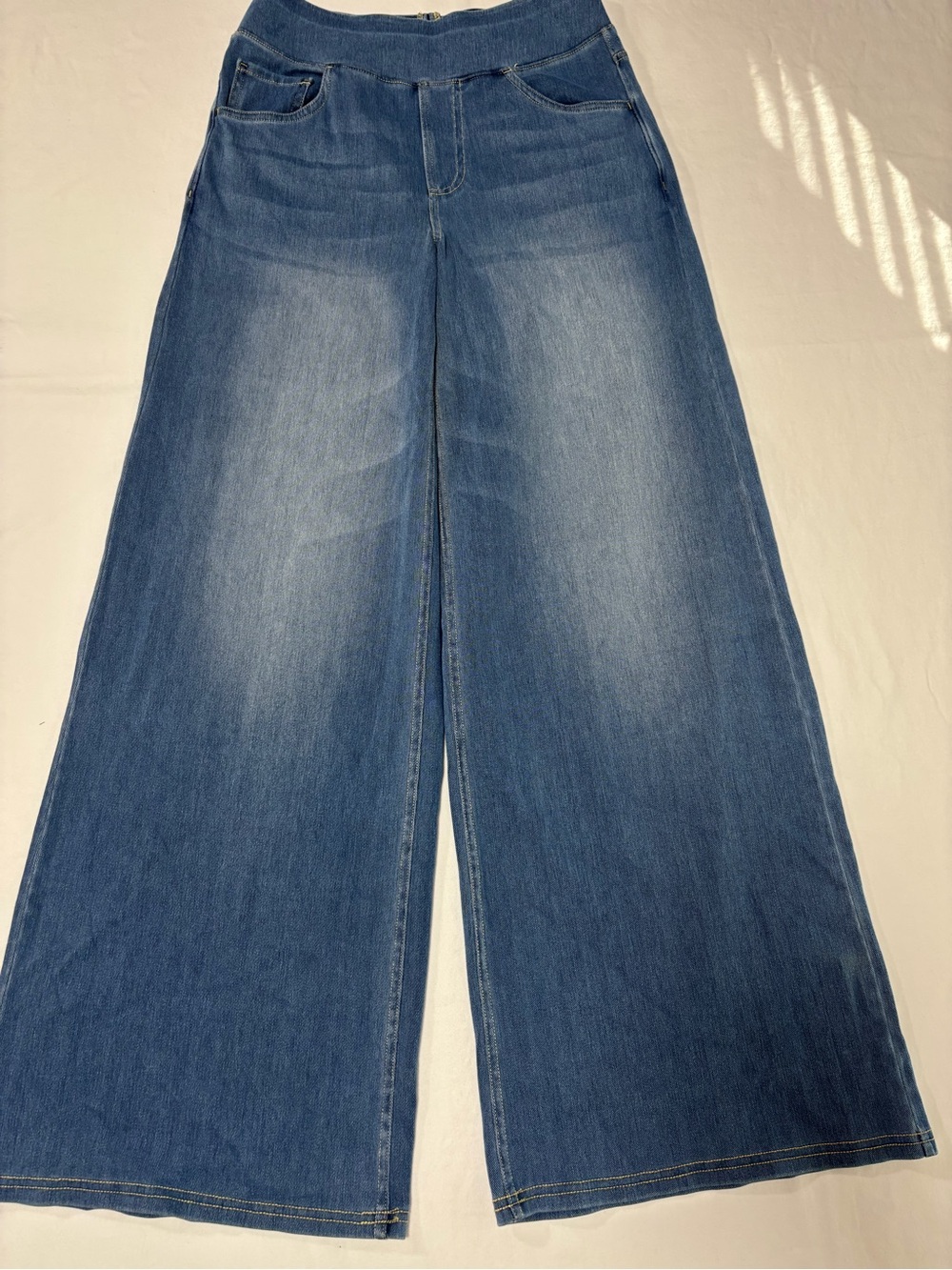 HALARA Wide-Leg Jeans in Medium Blue Wash